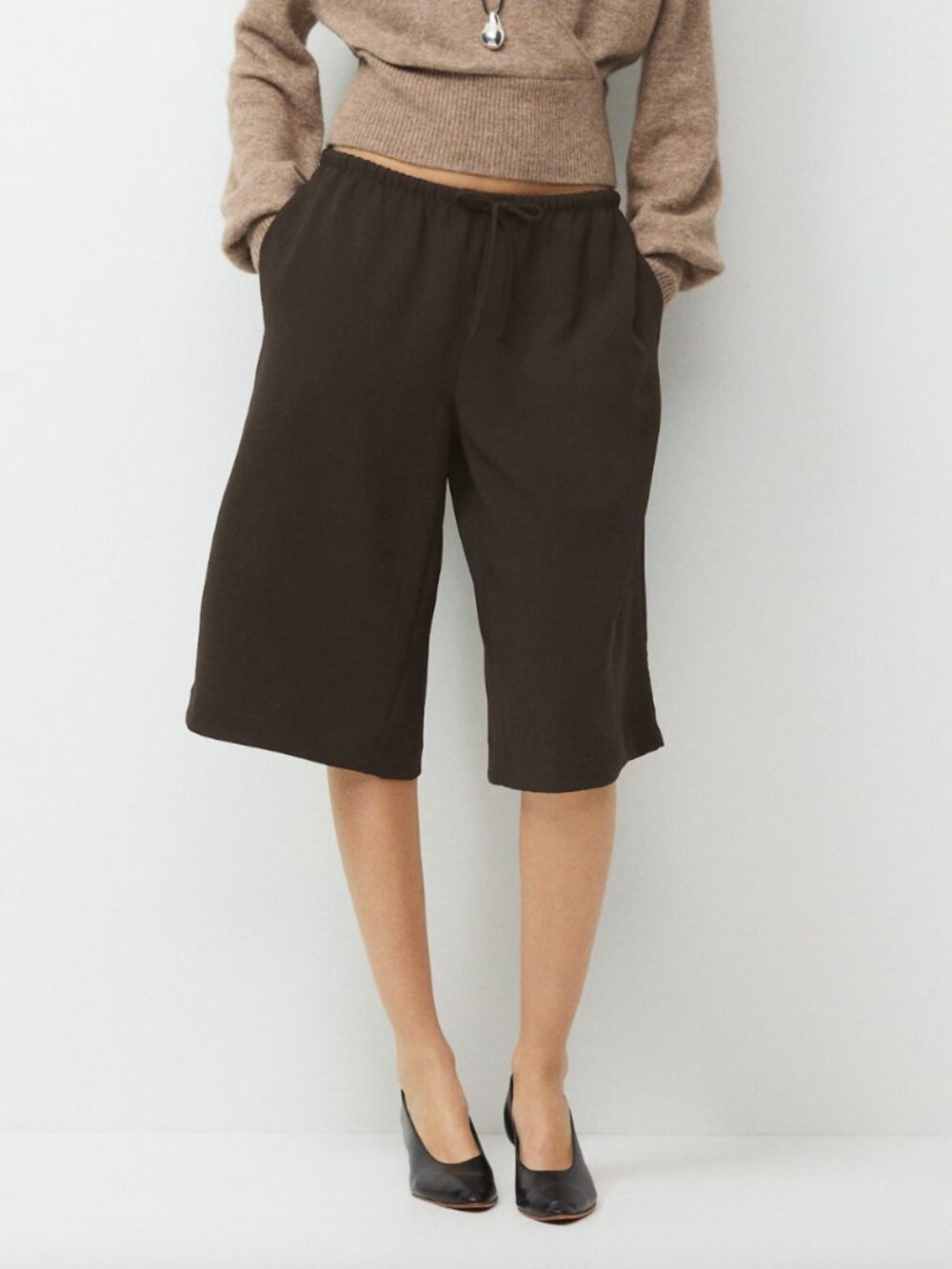 Aritzia Jetano Short (Cacao Nib Brown, Size Small)